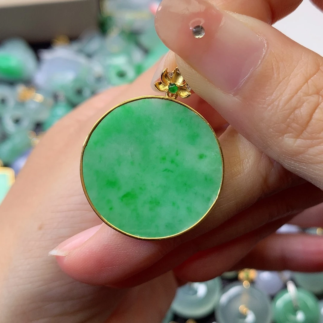 【闪购商品】吊坠(赠链)18K金镶嵌翡翠
