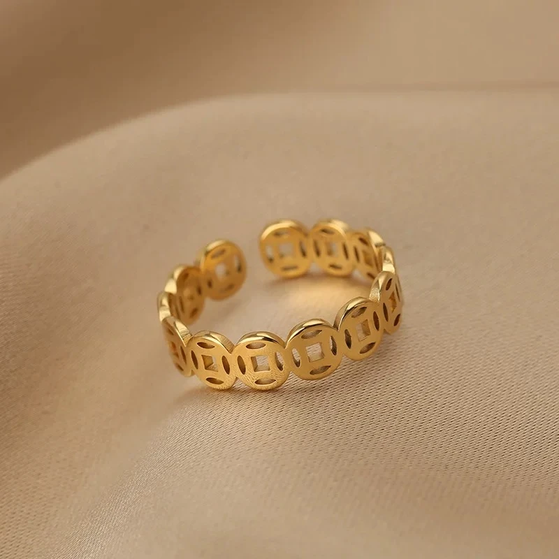 钛钢戒指 金色钱多多钱币款戒指（活口大小可调节可戴80-160斤）