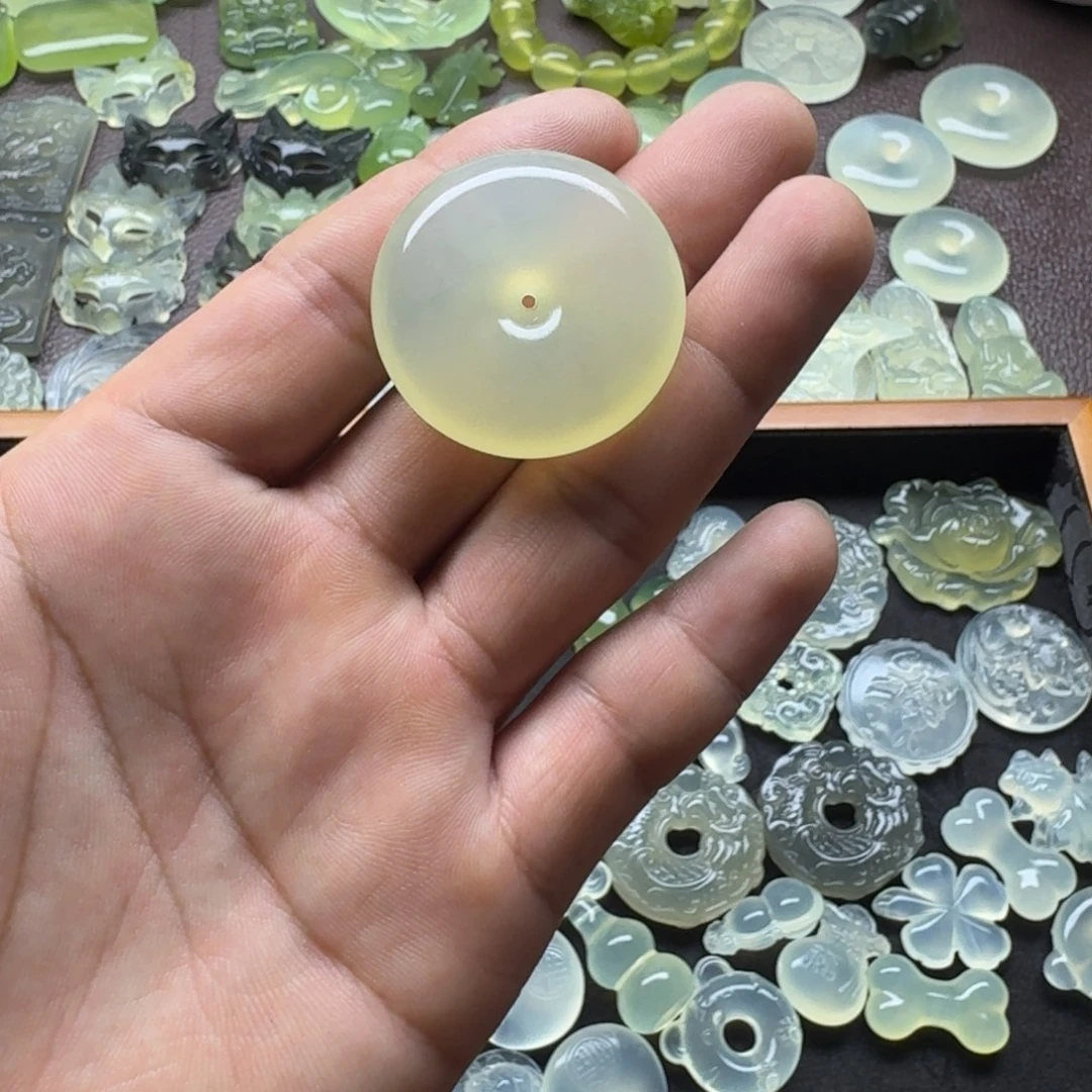 我***风蛇纹石玉未镶嵌颈饰