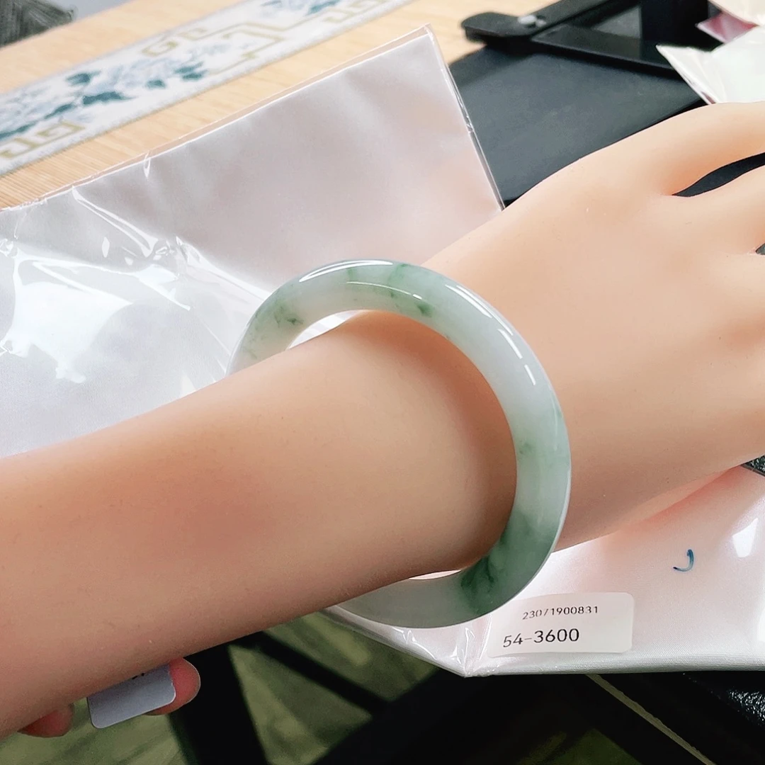 翡翠未镶嵌手镯（圆镯）
