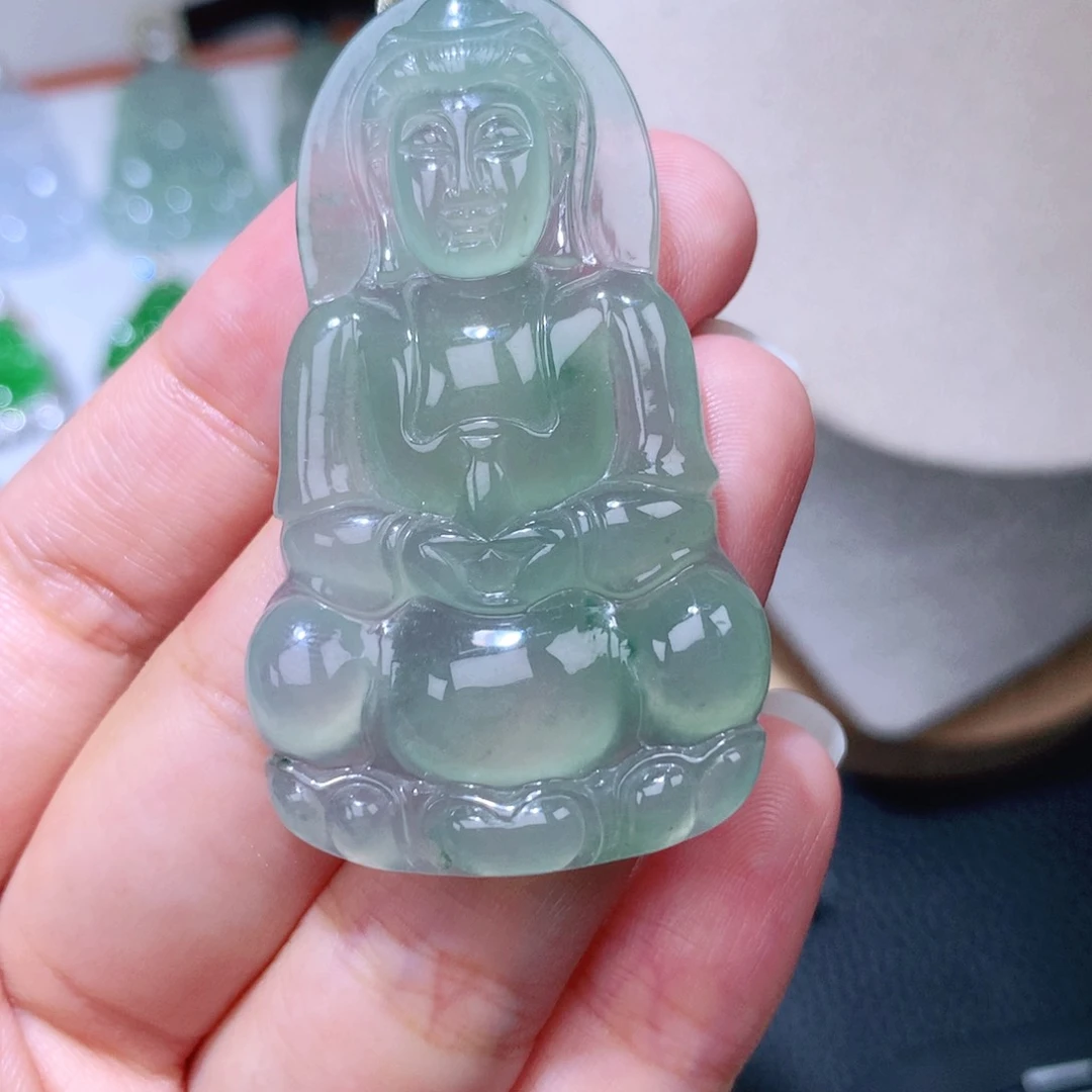 颈饰18K金镶嵌翡翠观音