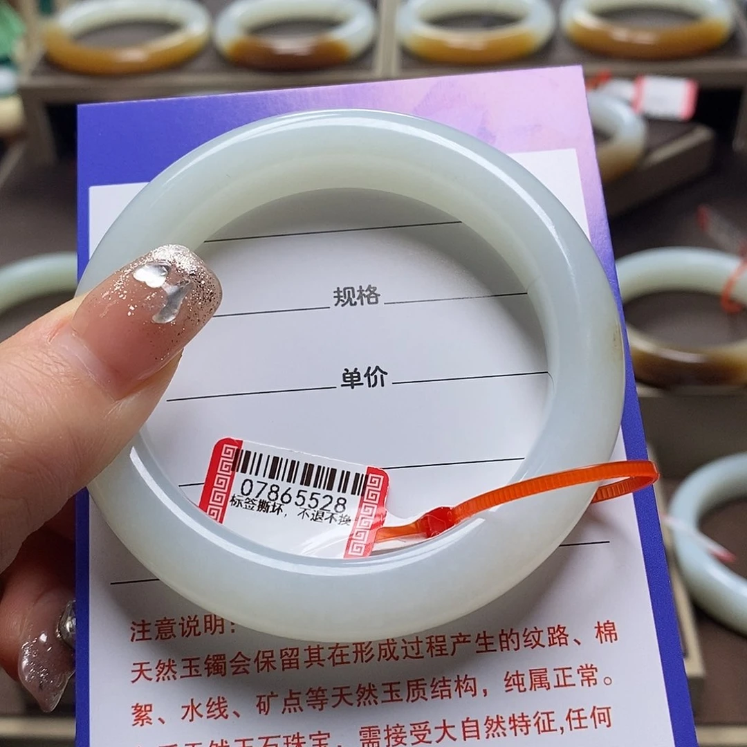 和田玉手镯未镶嵌我***壮