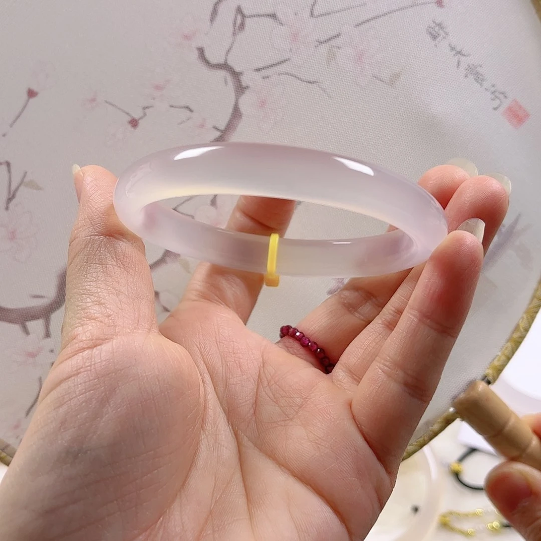 玛瑙/玉髓手镯未镶嵌Y***?