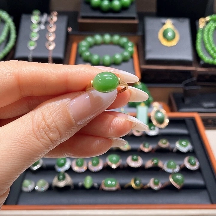 和田玉（碧玉）18K金镶嵌戒指