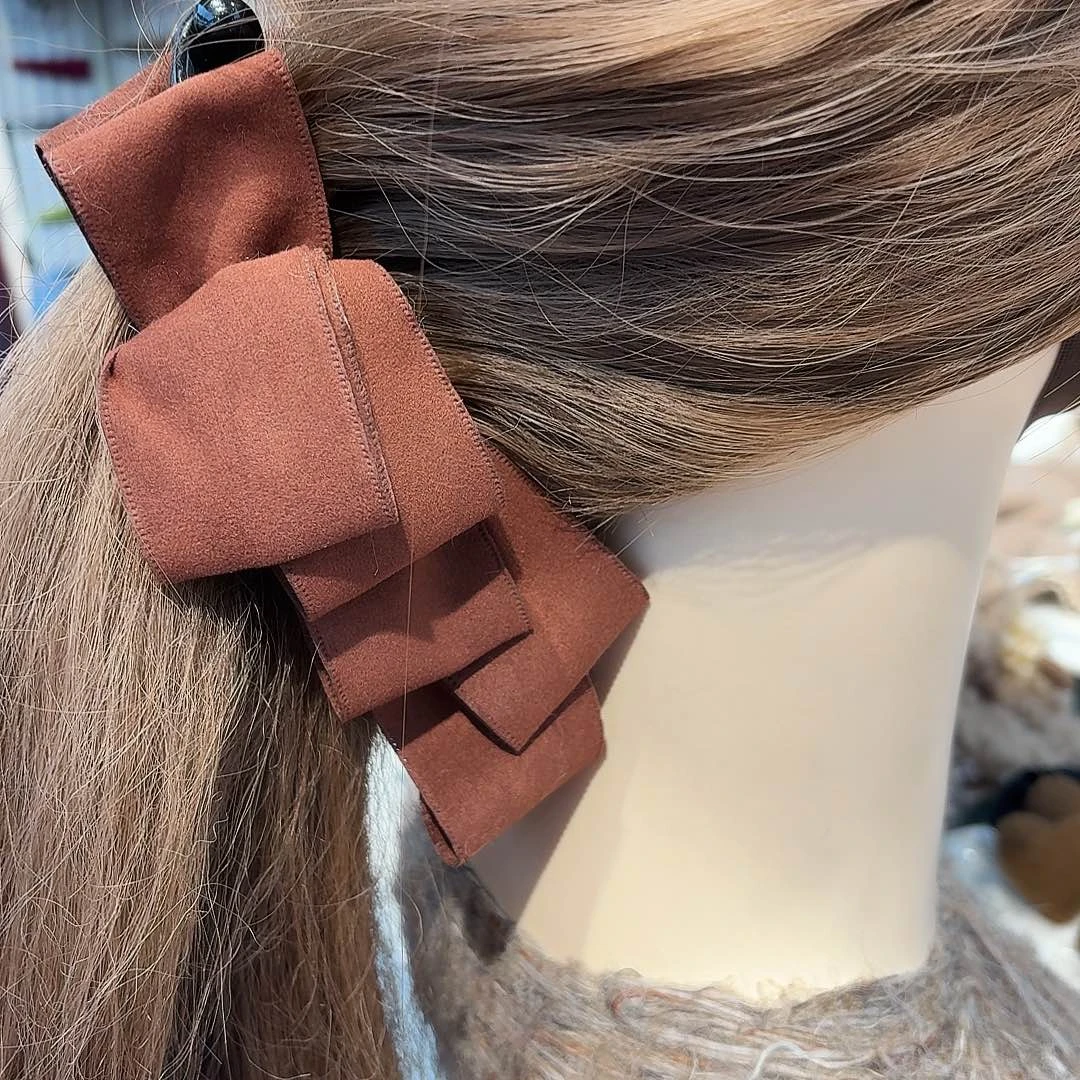 布艺非金属深棕色香蕉夹