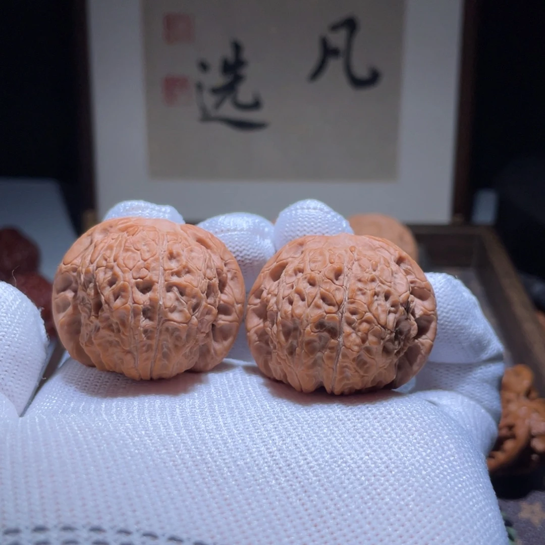 文玩核桃吊坠血麒麟
