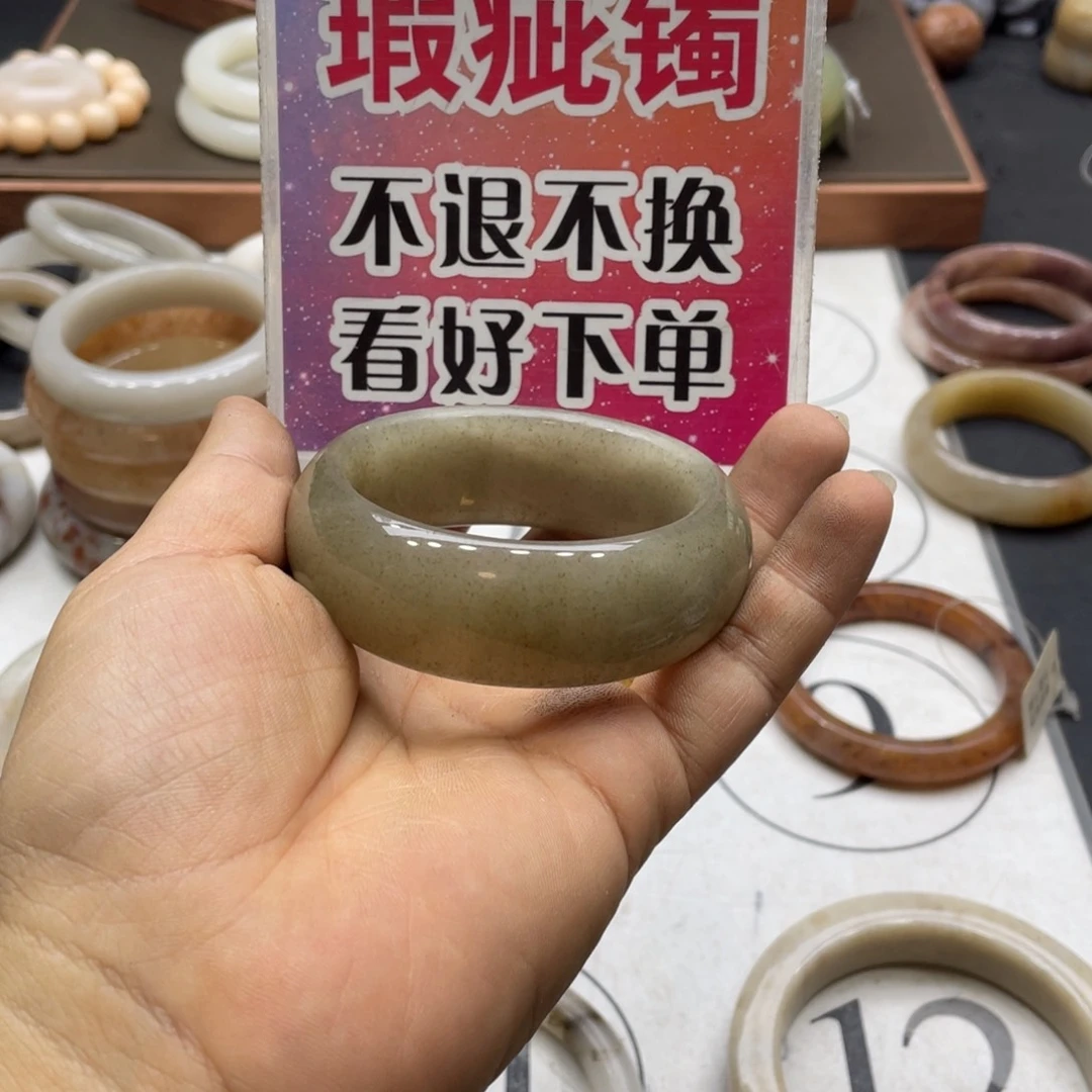 *****石英岩玉未镶嵌手镯
