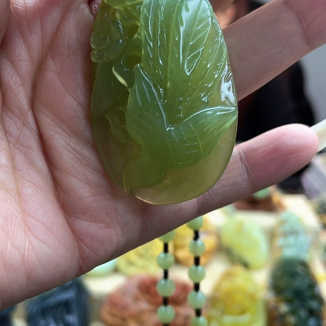 蛇纹石玉颈饰未镶嵌