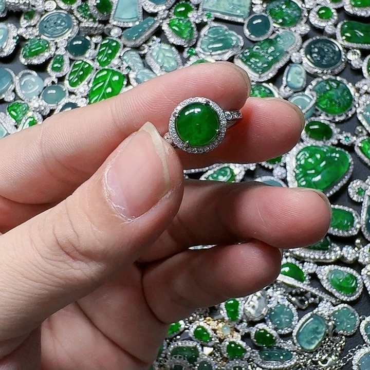 翡翠颈饰未镶嵌天然A货翡翠放漏