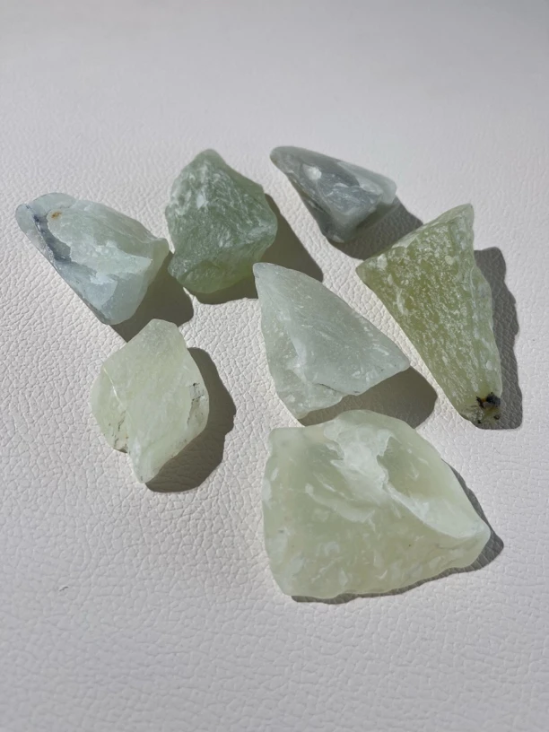 纯天然岫玉小原石多样性发货