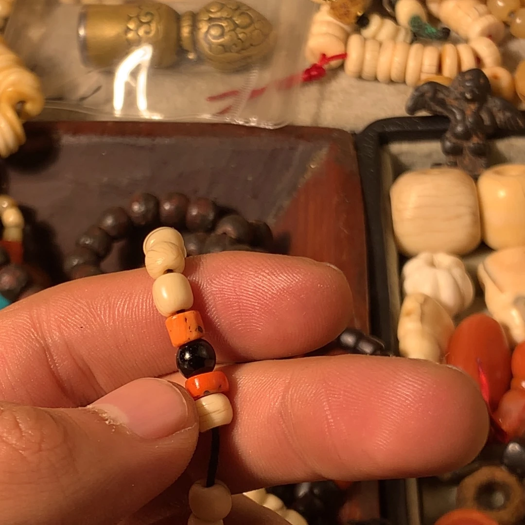 肆***）树脂制品扎西德勒扎西德勒