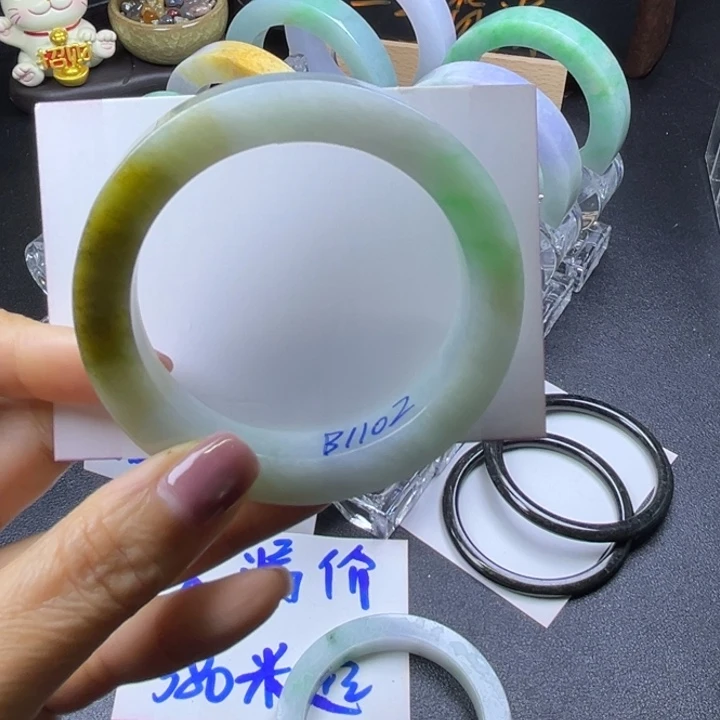 定制翡翠未镶嵌手镯