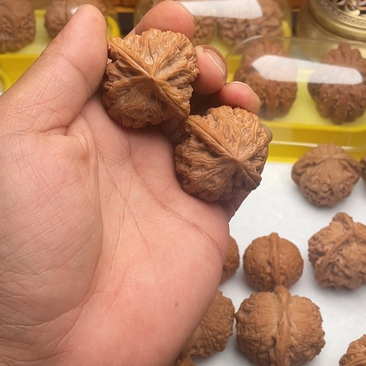 平***凡文玩核桃吊坠虎头王