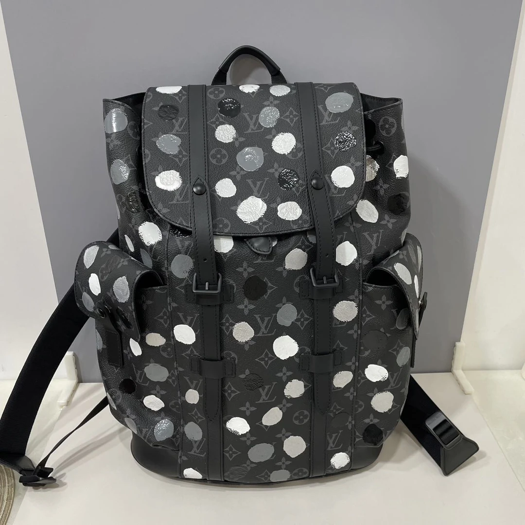 99新 LouisVuitton/路易威登 草间弥生chirstopher双肩包芯片款