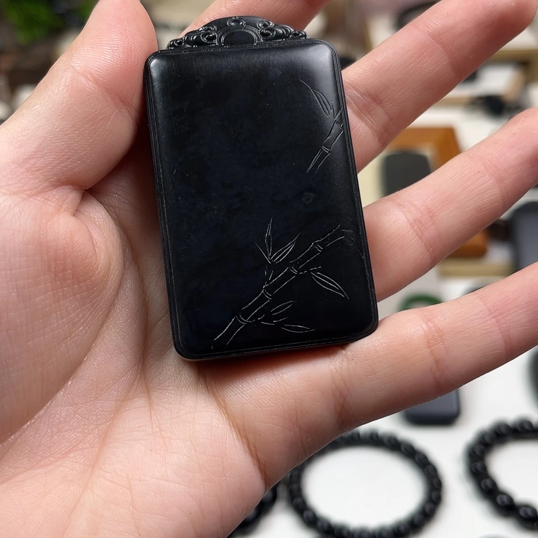 和田玉（墨玉）未镶嵌颈饰47带皮