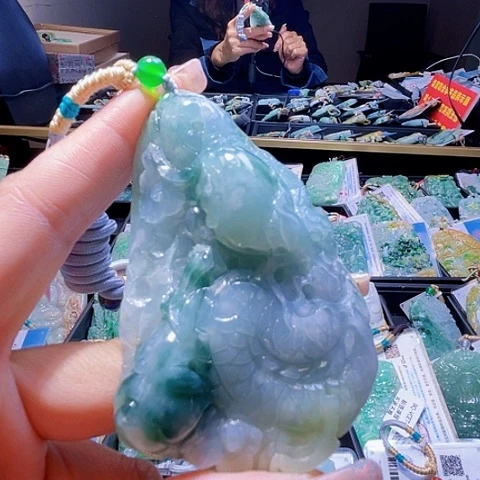 翡翠未镶嵌颈饰翡翠