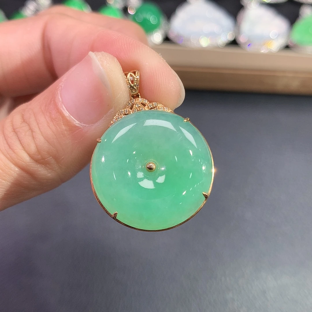 翡翠吊坠(赠链)18K金镶嵌