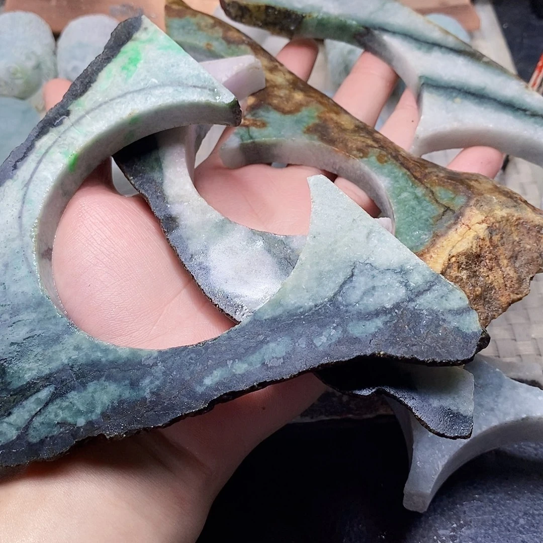 翡翠未镶嵌颈饰5888