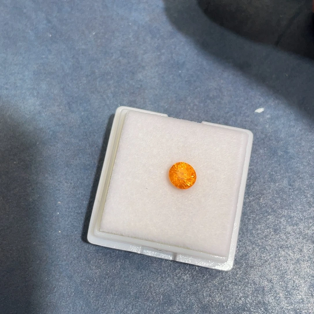 裸石未镶嵌石榴石0.9ct汽水色 特价