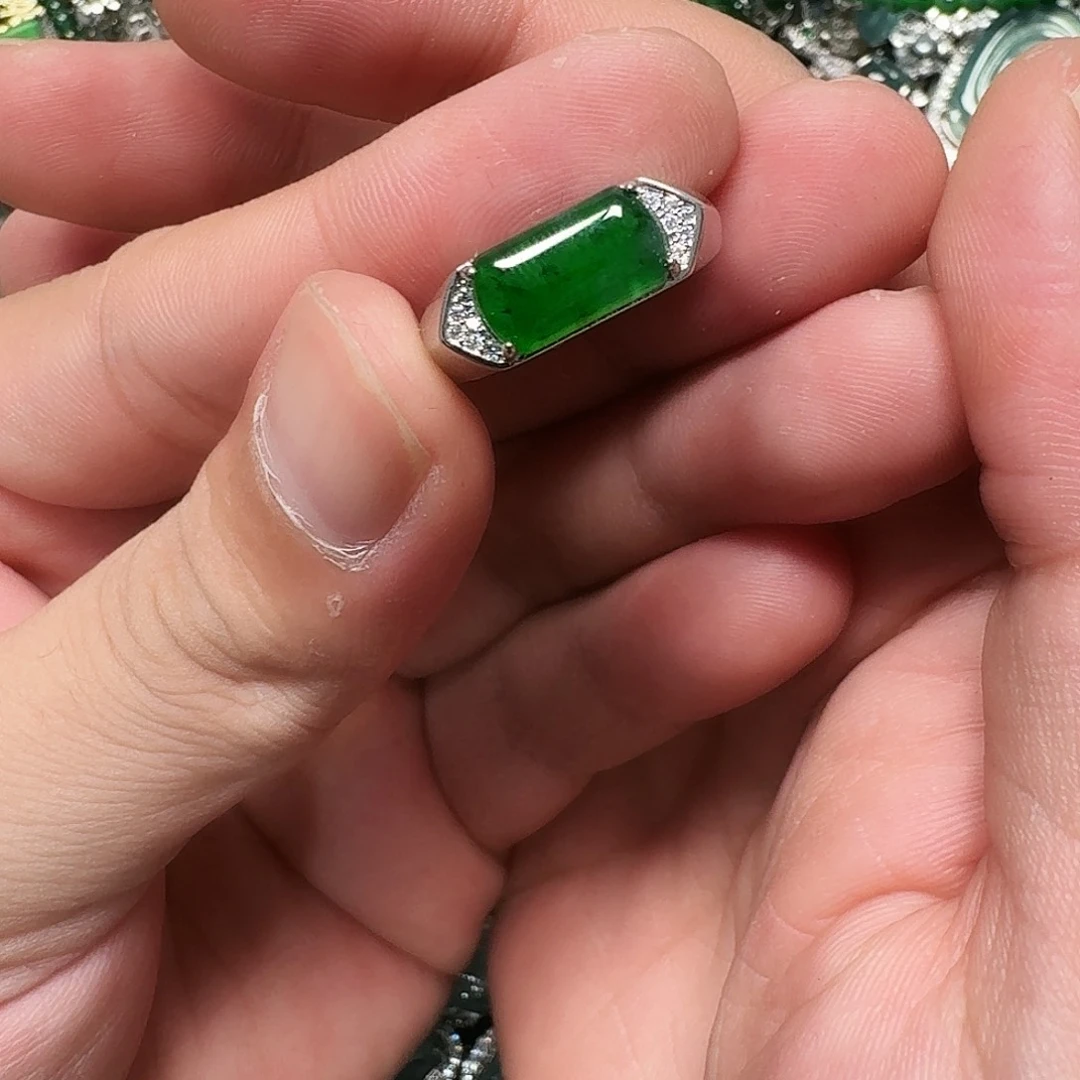 翡翠未镶嵌颈饰天然A货翡翠放漏