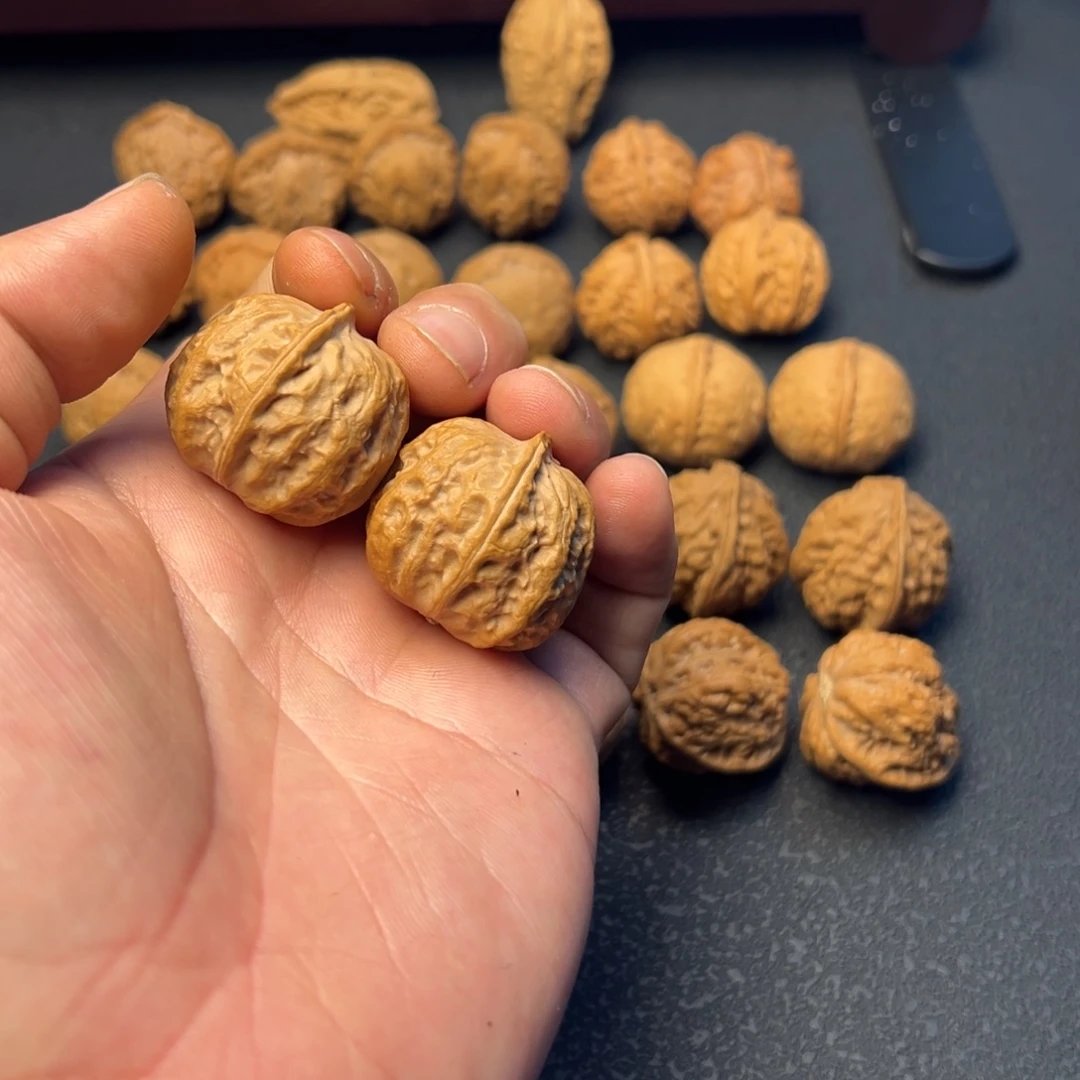 文玩核桃把件方尊