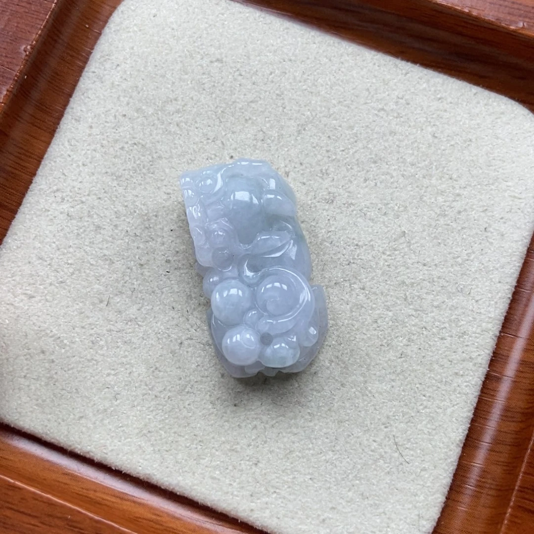 翡翠未镶嵌颈饰霸王