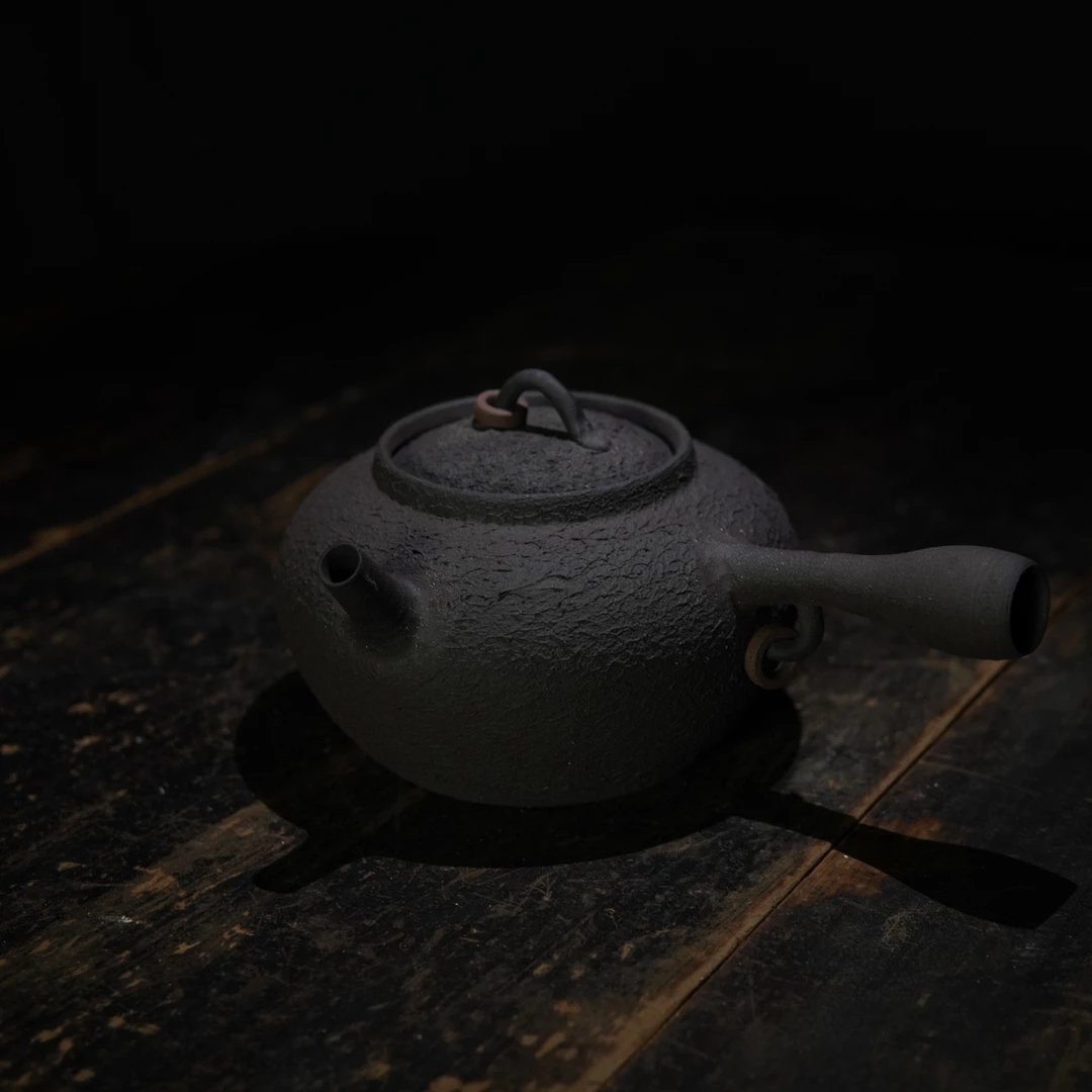 〖环扣枪把黑陶〗手工制作原矿黑陶侧把壶肌理感侧把壶侘寂风