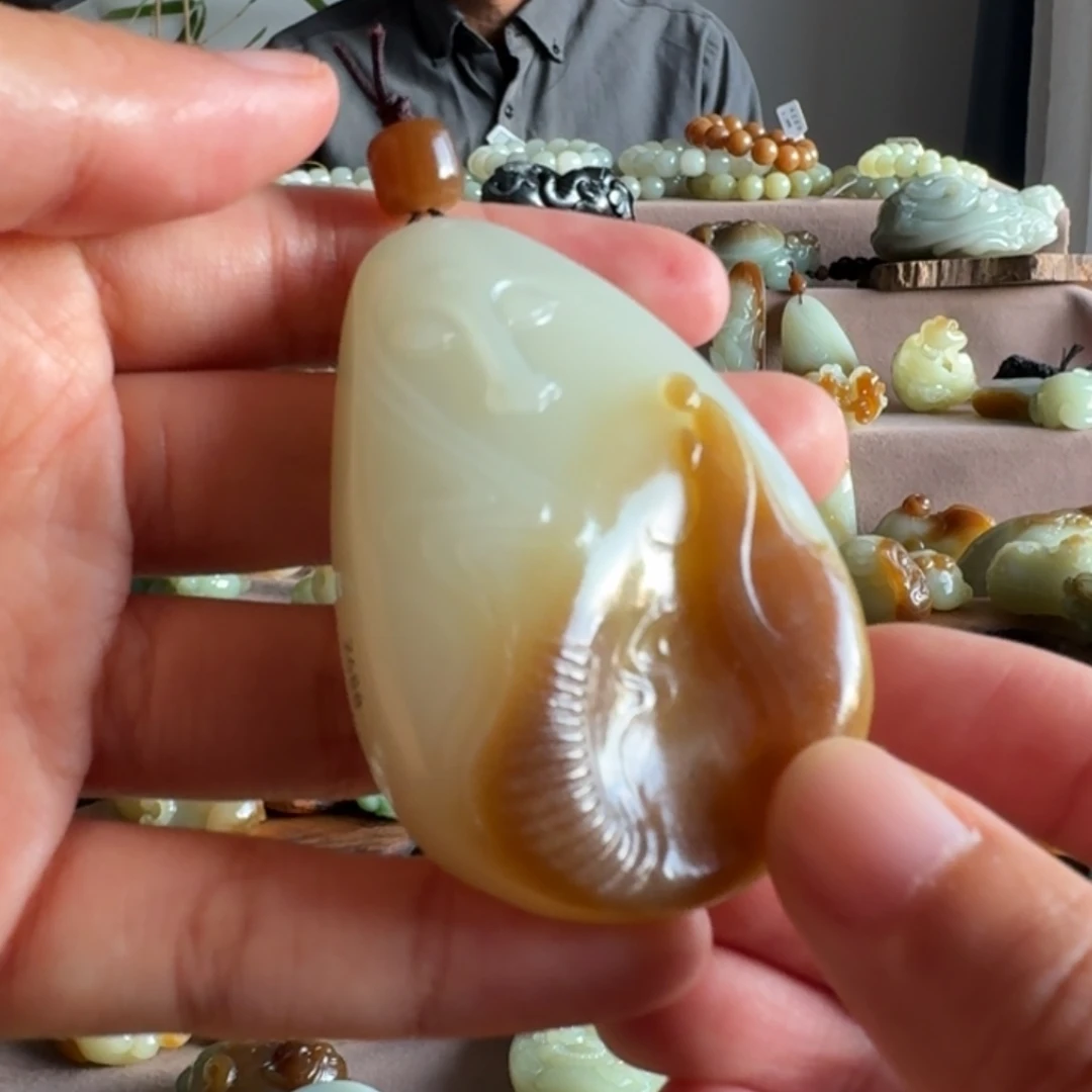 颈饰未镶嵌和田玉（糖玉）