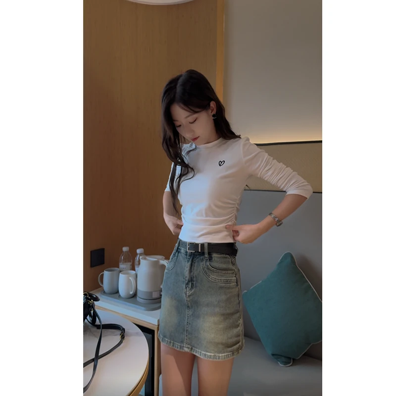 长袖刺绣短款t桖女秋季2025新款百搭正肩短袖上衣+高腰牛仔裙子