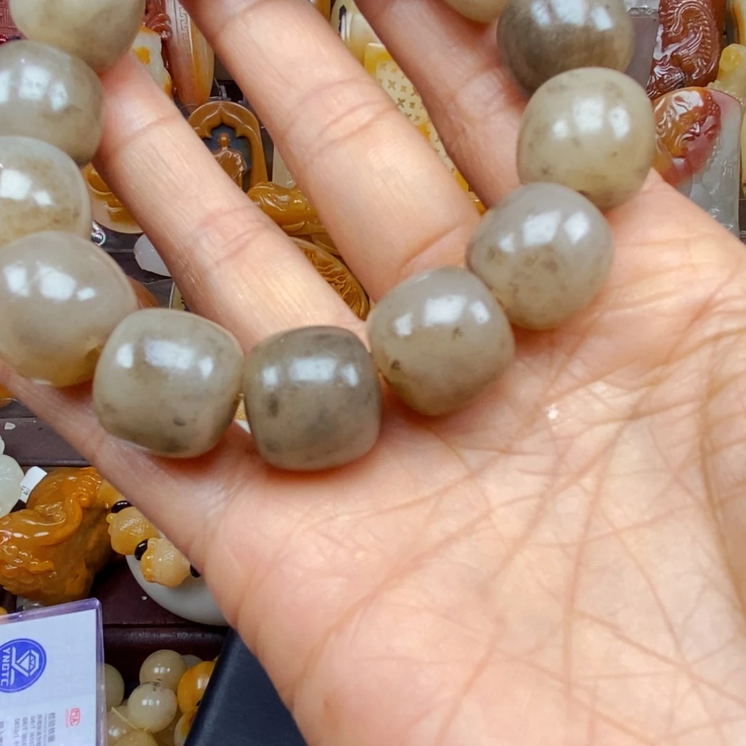 石英质玉（黄龙玉）颈饰未镶嵌