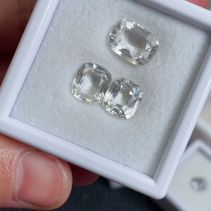 未镶嵌裸石托帕石