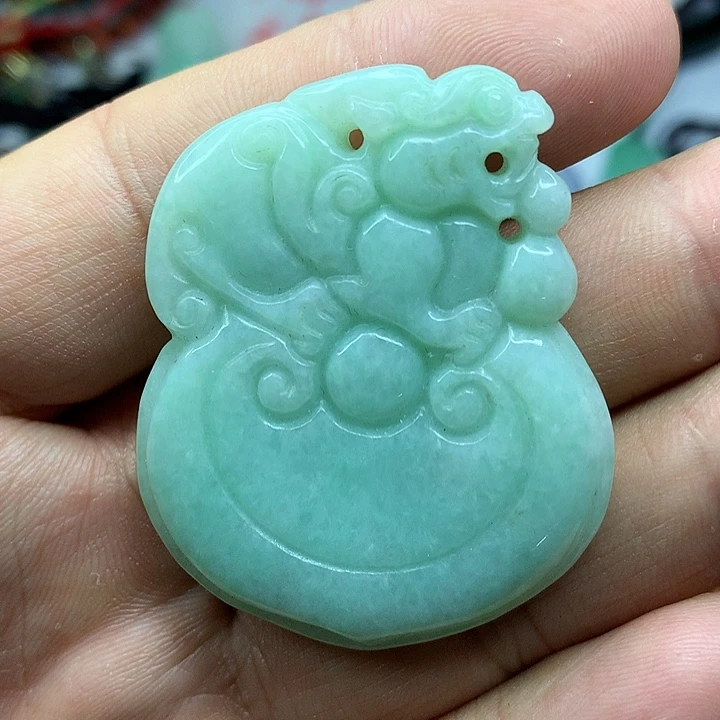 翡翠未镶嵌吊坠(赠链)