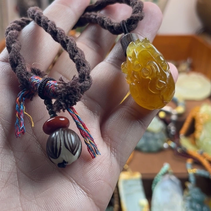 蛇纹石玉未镶嵌吊坠