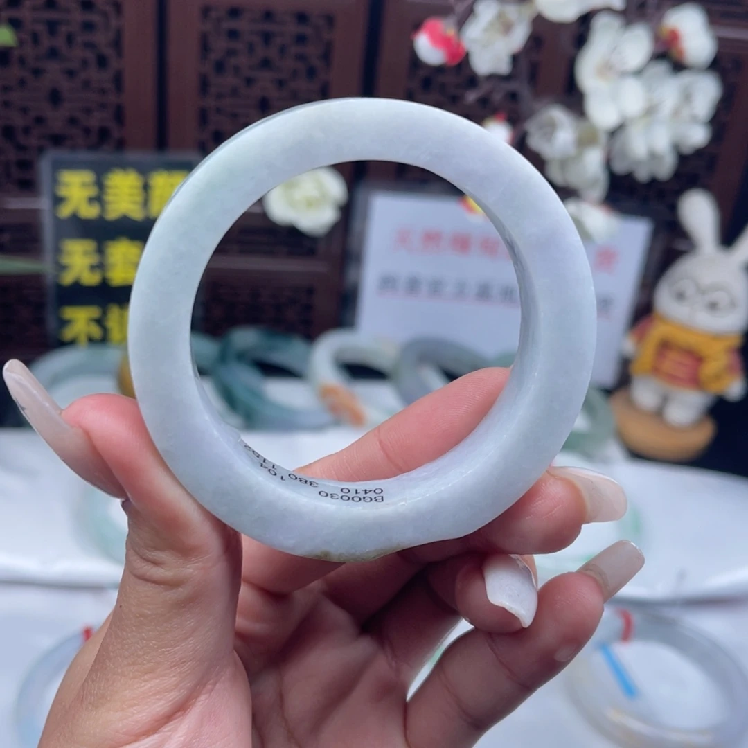 定制翡翠未镶嵌手镯