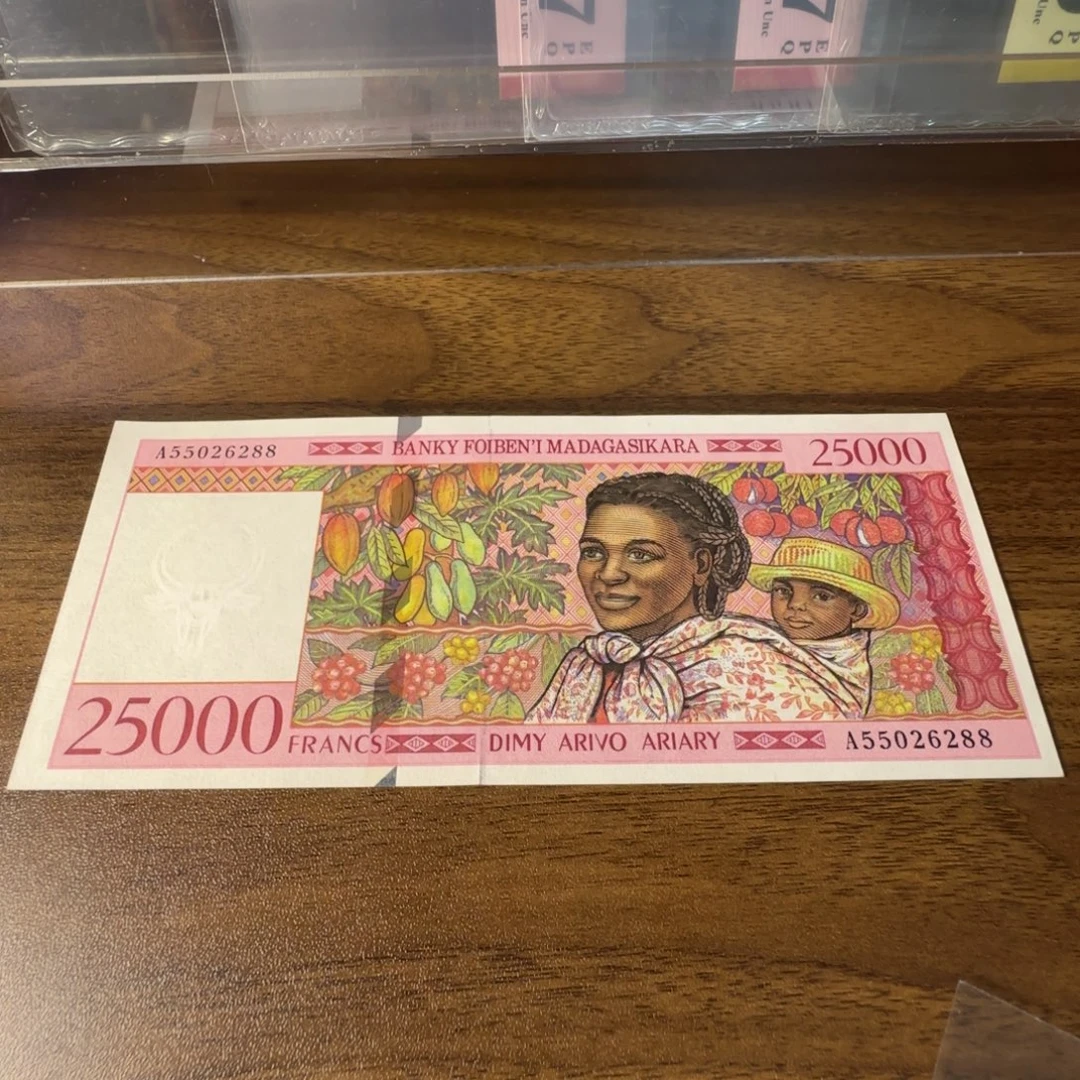 1998年马达加斯加尾88，全新有荧光点