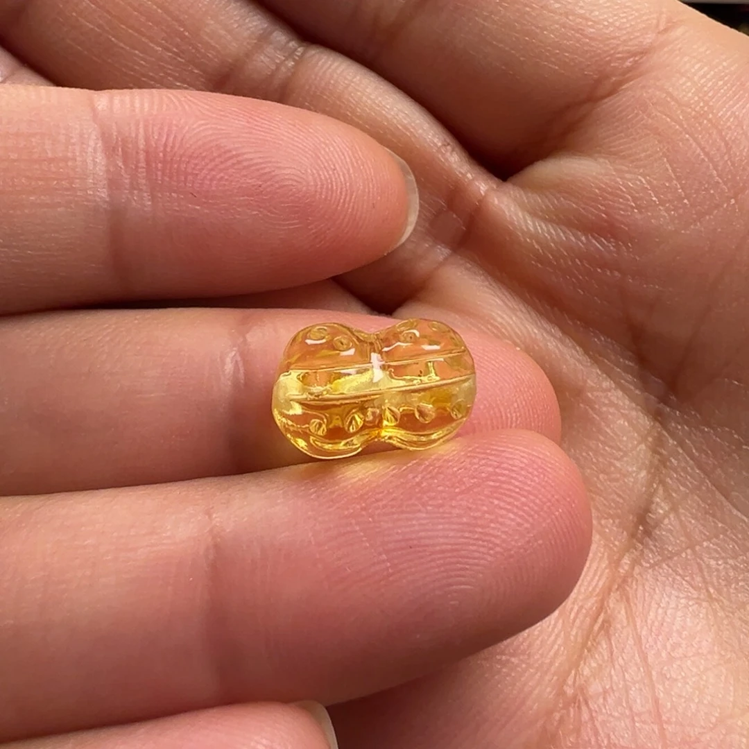 金珀颈饰未镶嵌花生