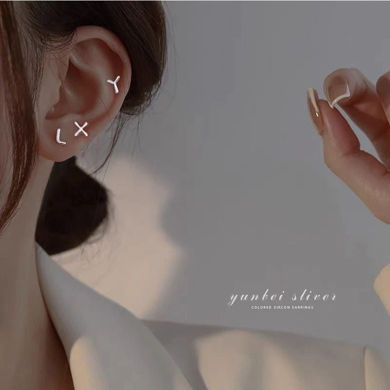 【吖比】英文字母耳钉学生ins小众耳环百搭耳饰情侣驾车个人用品