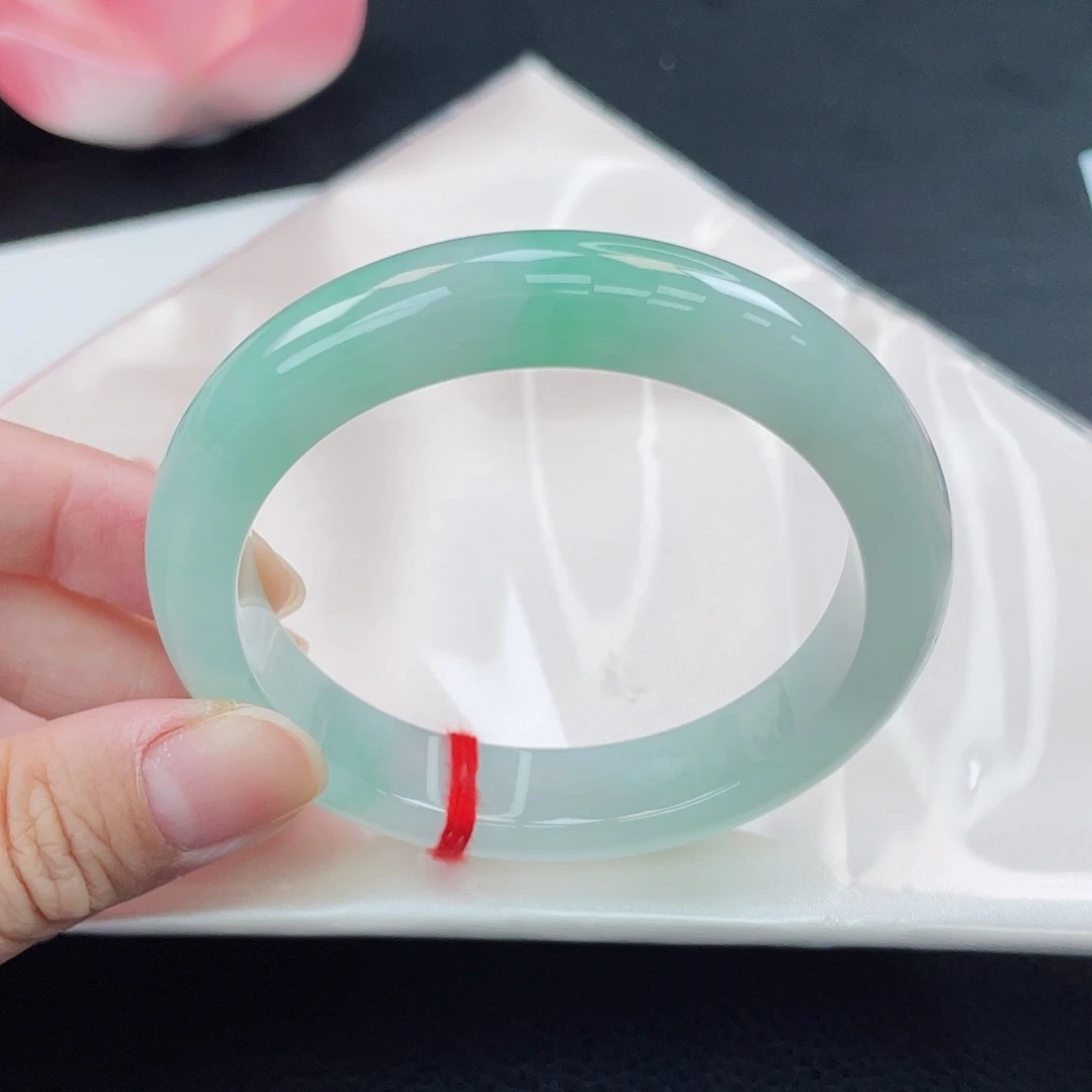 翡翠未镶嵌手镯阳绿色