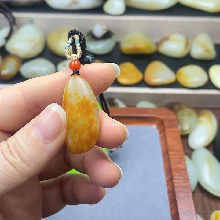 九***尘和田玉未镶嵌颈饰