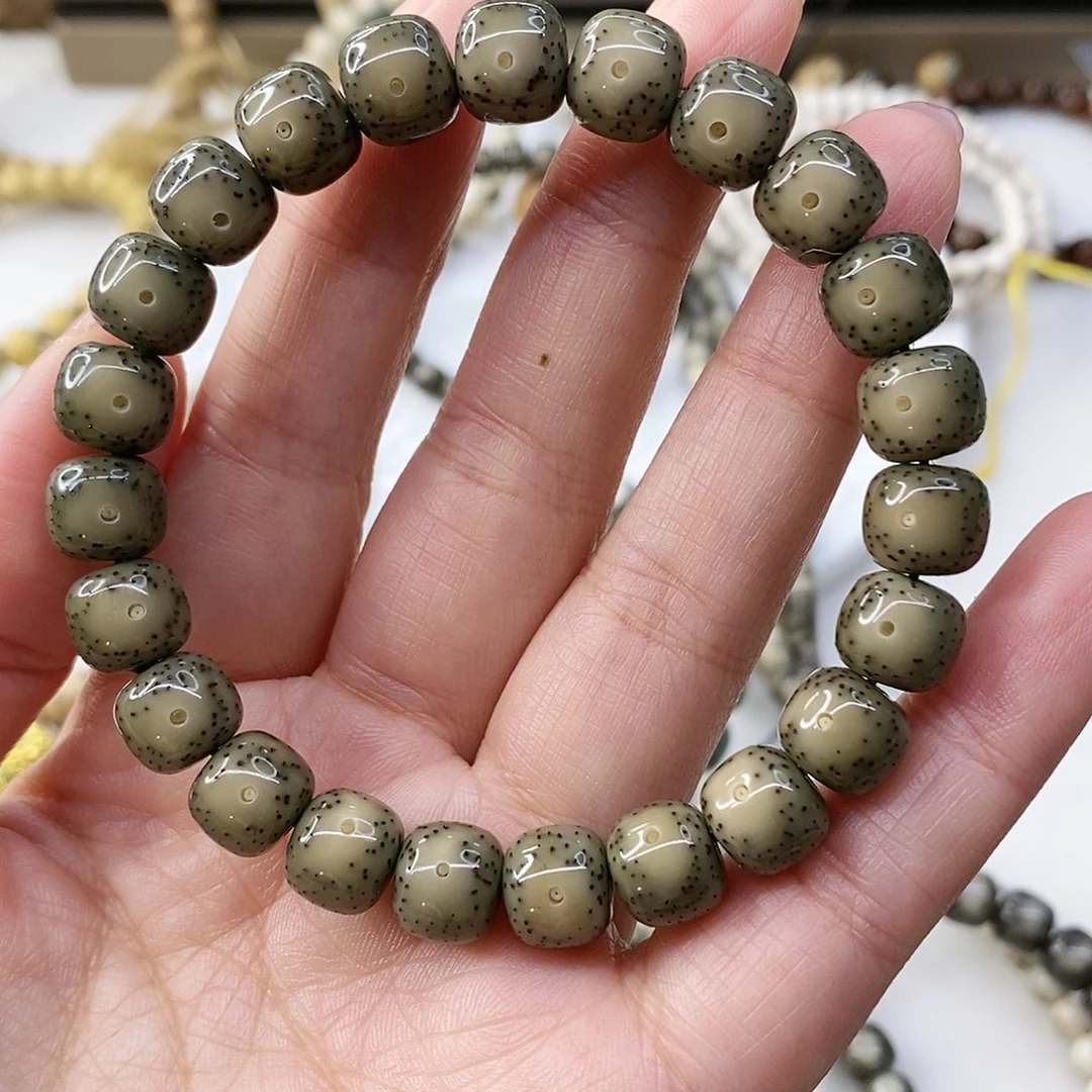 星月菩提手串Y****哥卡10牛眼冰透绿