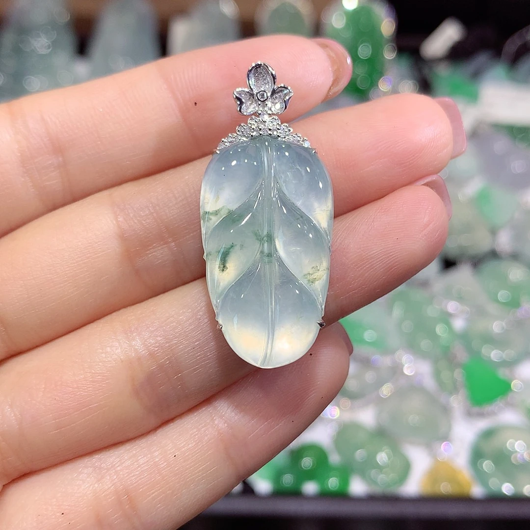 翡翠18K金镶嵌颈饰叶