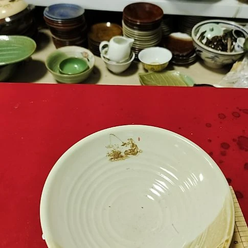 瓷片瓷片，各种摆件，沙锅，
