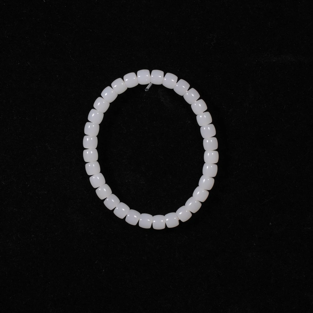 lot3和田玉羊脂直切手串/保利拍卖