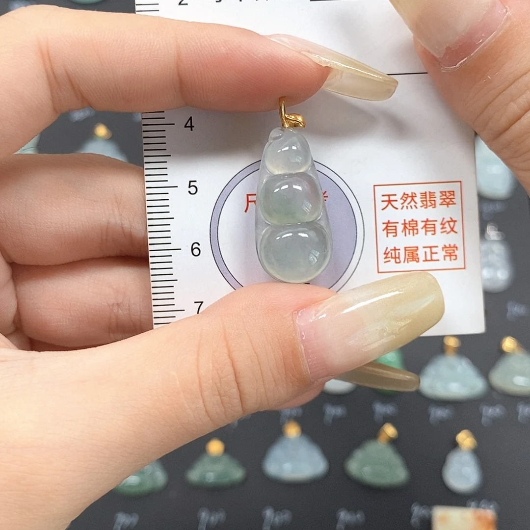 颈饰18K金镶嵌翡翠