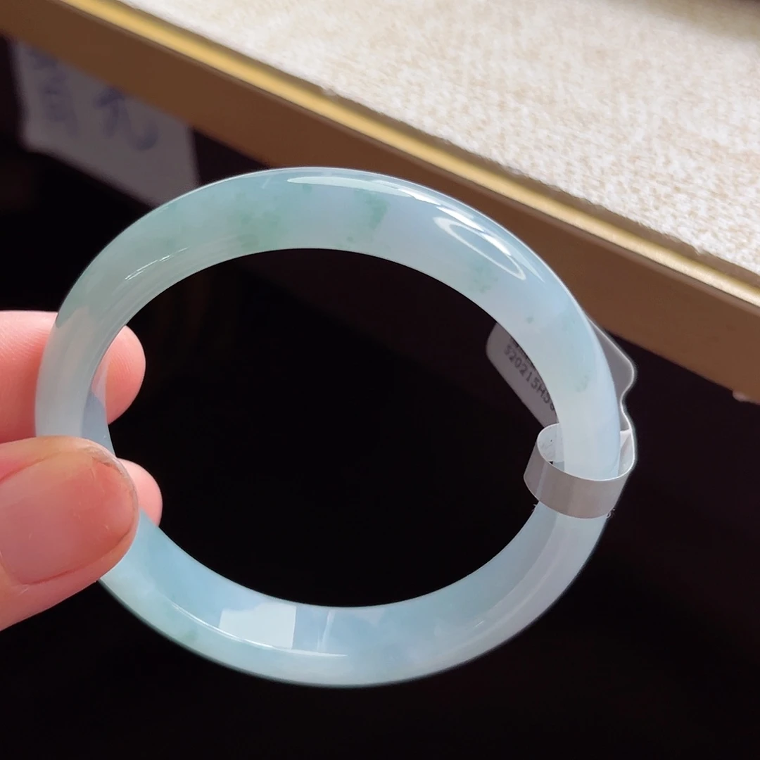 翡翠手镯未镶嵌手镯