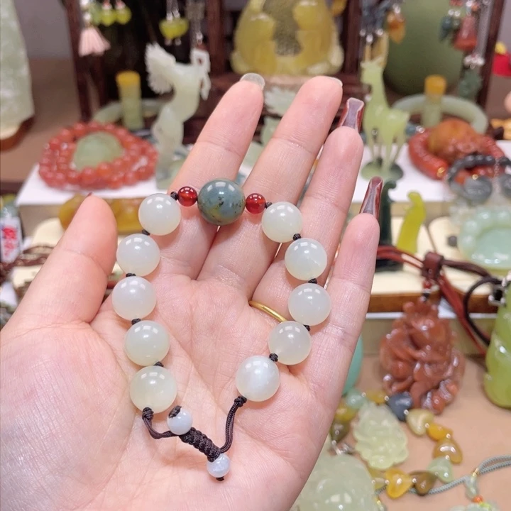 蛇纹石玉颈饰未镶嵌