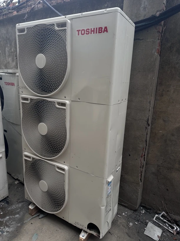 9新 TOSHIBA/东芝 二手东芝12匹三风扇室外机主机支持物流有售后。