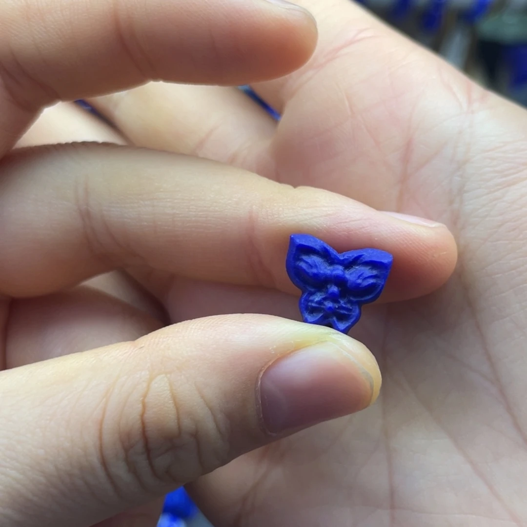 青金石未镶嵌小蝴蝶