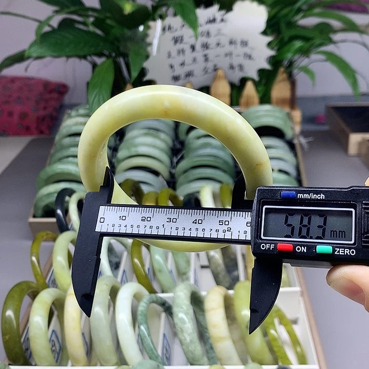 未镶嵌蛇纹石玉手镯64