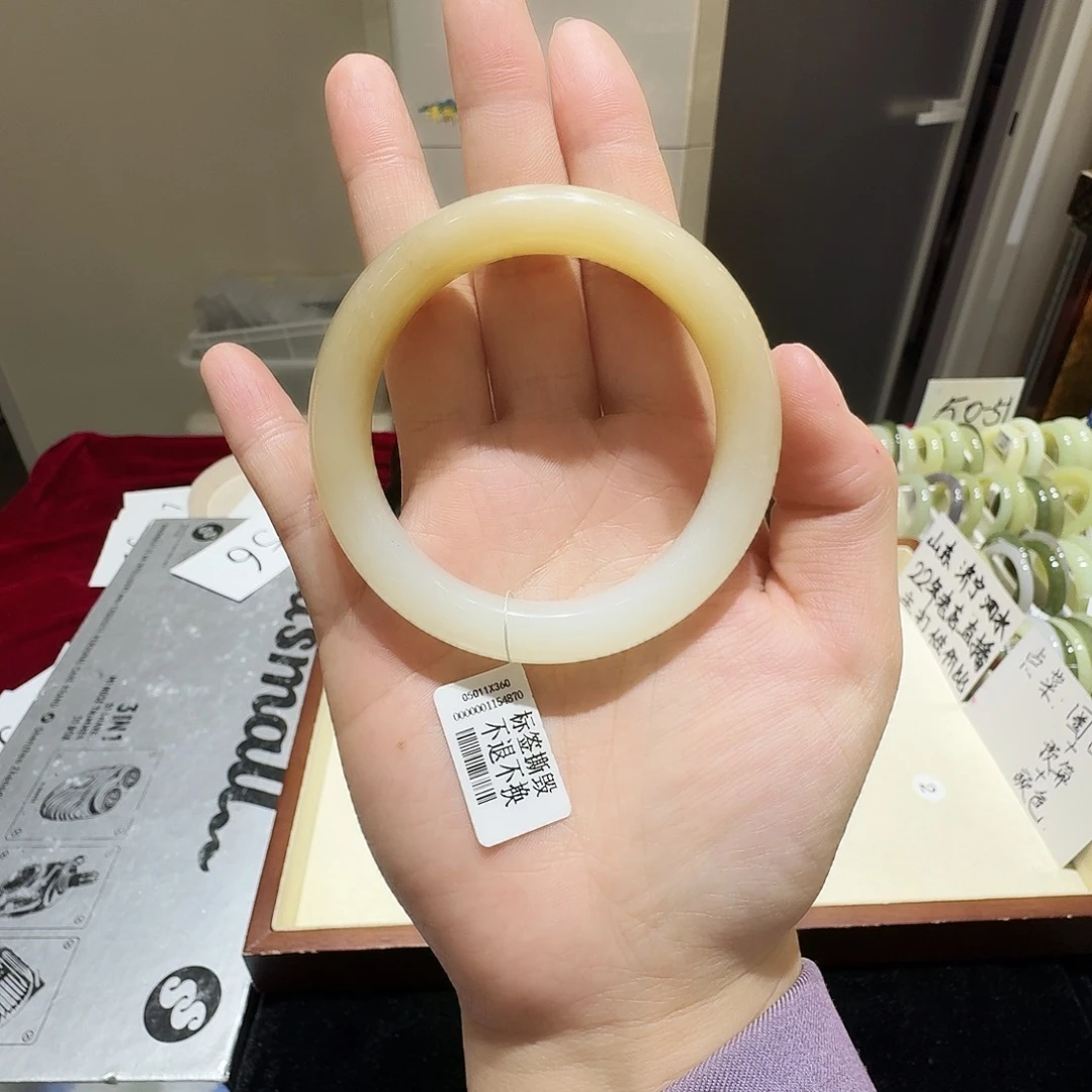 -***旺和田玉未镶嵌手镯192